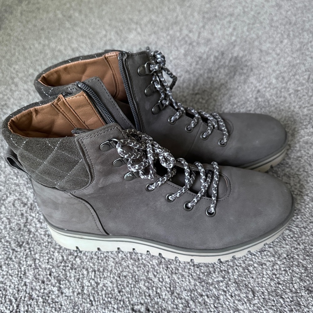 Caslon Hanley Grey Ankle Boot Size 7